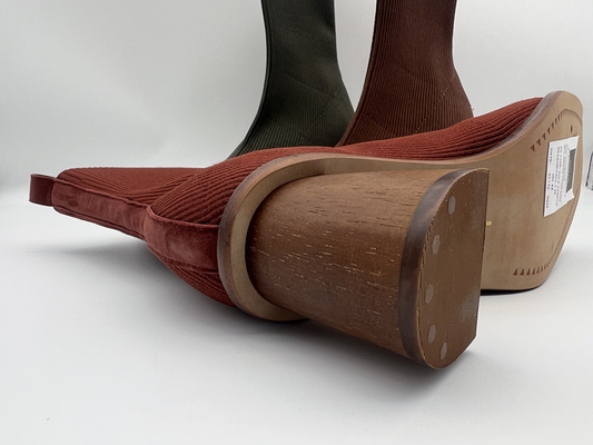 zwarte zacht breit met de Laarzen van de de Kledingsenkel van de zachte Vrouwen van het koeleer, echte houten hiel met nevel