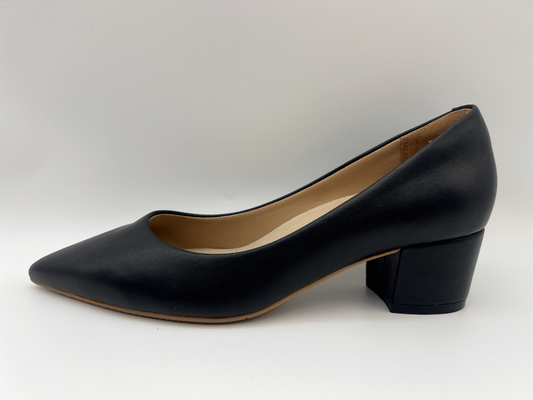 Van de Kledingsschoenen van de Zwarten van het Nappaleer de Zachte Stof Laag Hiel Gericht Toe Shoes