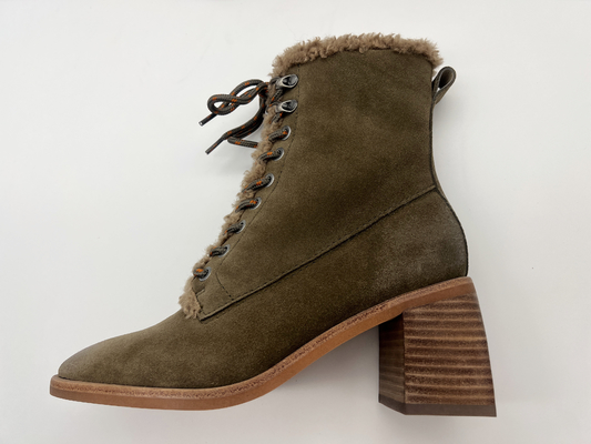 De vrouwen maken de antislip lace-up laarzen van de de winterkleding, het zachte leer van het koesuède met Hoogte waterdicht - de voering van de kwaliteitspluche
