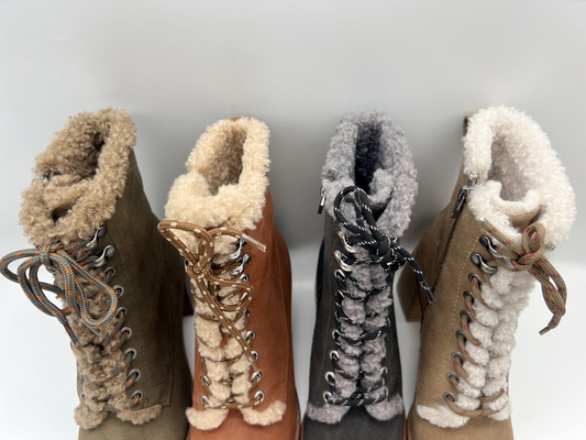 De vrouwen maken de antislip lace-up laarzen van de de winterkleding, het zachte leer van het koesuède met Hoogte waterdicht - de voering van de kwaliteitspluche