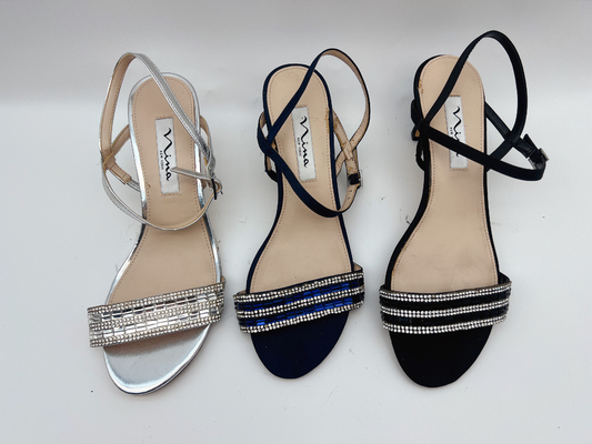 ODM OEM het Zilveren Leer Sandals, Comfortabele Lage Hielschoenen van Vrouwen met Één Riem