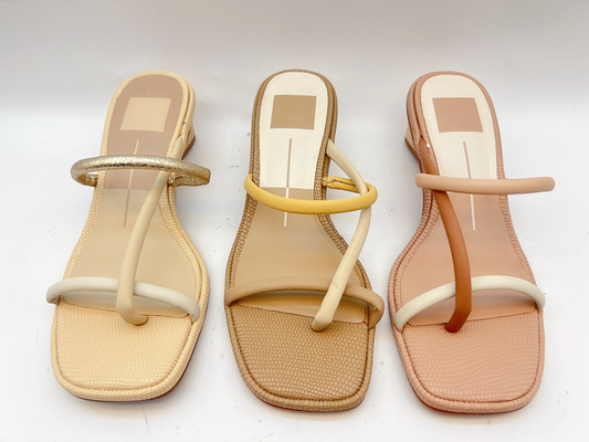 De Gouden/Beige Zachte Comfortabele Pantoffels van de één Zomerpantoffels van Riemdames