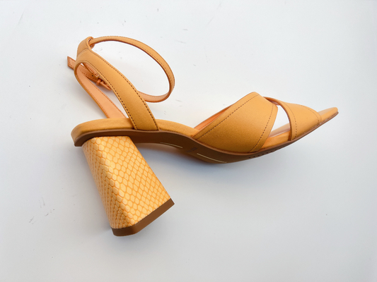 Sinaasappel Gehielde ODM/OEM van Leer Vierkante Toe Sandals Dwars de Riempantoffels van Vrouwen