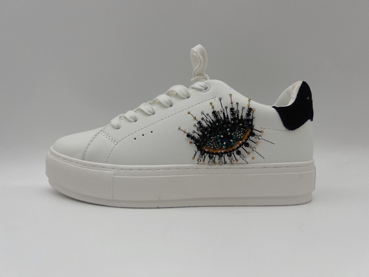Het Leer van zachte Koevrouwen Wandelingsschoenen, Klassieke Witte Schoenen met Decoratieve Steenbloem