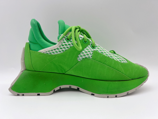 De Schoenen Toevallige Groene Vrouwen van de Misstap niet de Basketbalschoenen van Atletieksport
