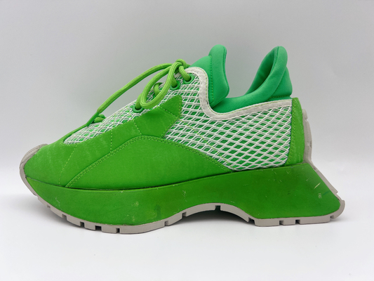 De Schoenen Toevallige Groene Vrouwen van de Misstap niet de Basketbalschoenen van Atletieksport