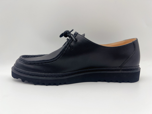 Vrouwen van douane maken de Zwarte Vlakke Schoenen de Schoenen niet van het Misstapwerk waterdicht