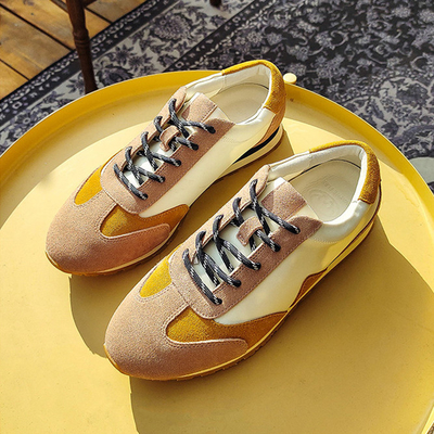 De duurzame Atletieksportschoenen glijden niet de Zachte Zwarte van Leertennisschoenen uit