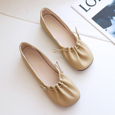 De stevige Vlakke Schoenen van het Kleuren Zachte Ballet, Wit Vierkant Toe Crinkled Rubber Flat Shoes van Vrouwen