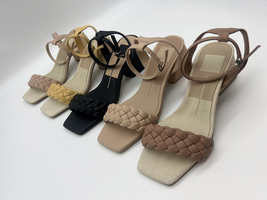 Het Piepgeluid Toe With Metal Buckle van Tan Woven Ladies Soft Leather Sandals