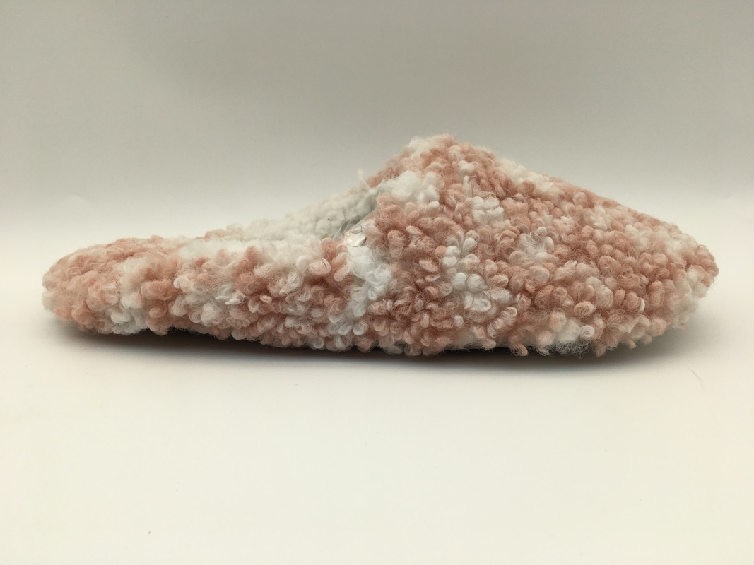 Roze/Been sluiten de Zachte Damespantoffels Toe Two Tone Fur With Één Eenheid TPR Outsole