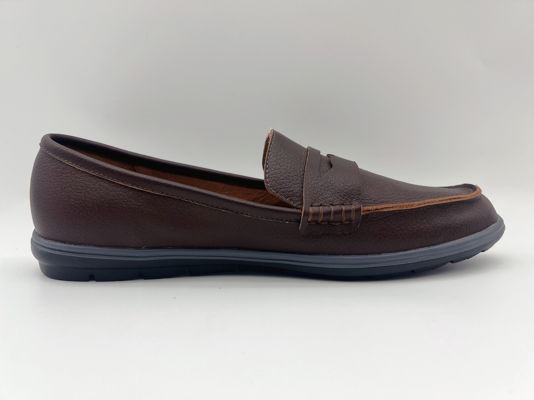 De comfortabele Leeglopers van de Schoenen Zachte Twee Tone Leather Ladies Flat Leather van het Misstap Bestand Werk